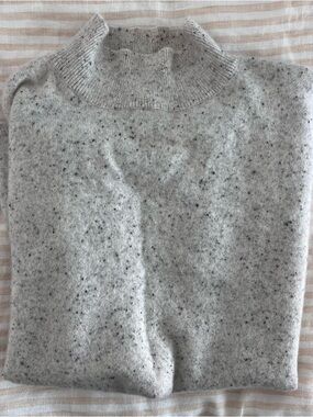 Halston 100% Cashmere Speckled Light Gray Sleeveless Sweater
